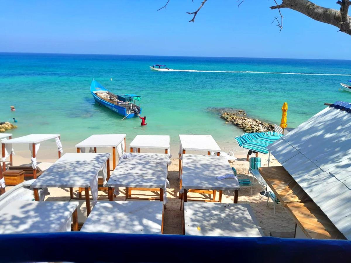 Oasisbluecartagena Hostal