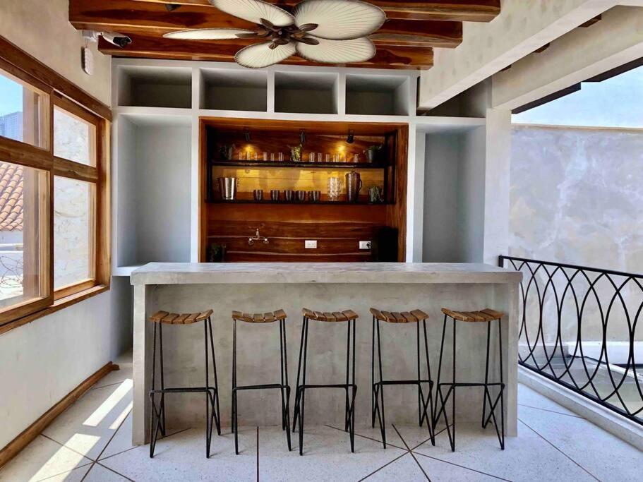 Casa San Antonio, De Diseno Con Piscina En La Azotea. Cartagena