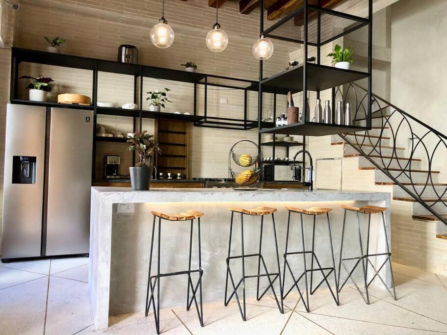 Casa San Antonio, De Diseno Con Piscina En La Azotea. *