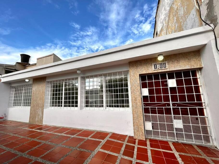 Casa Cerca A El Mar Con Parqueadero Сasa de vacaciones