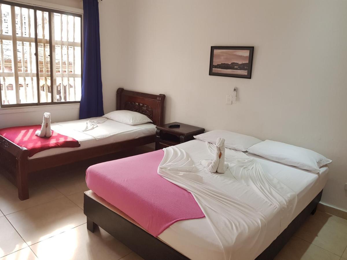 Artur Hostal *
