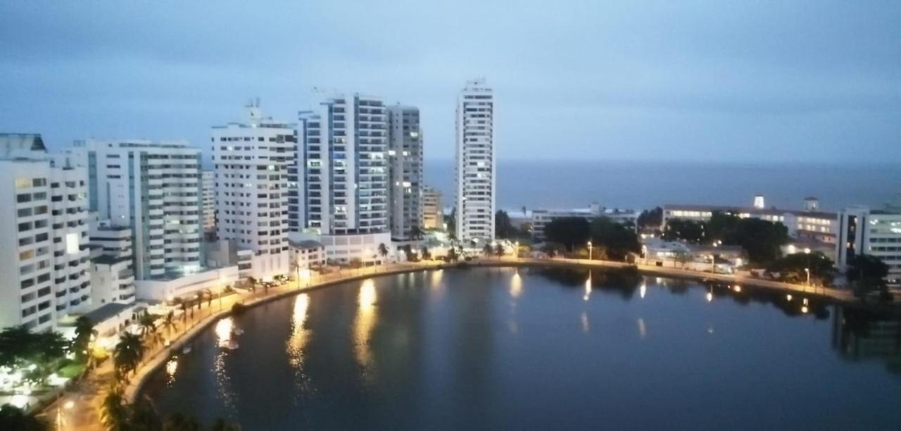 Hermoso Apto Frente A La Playa Piso 15 De 2 Apartamento *