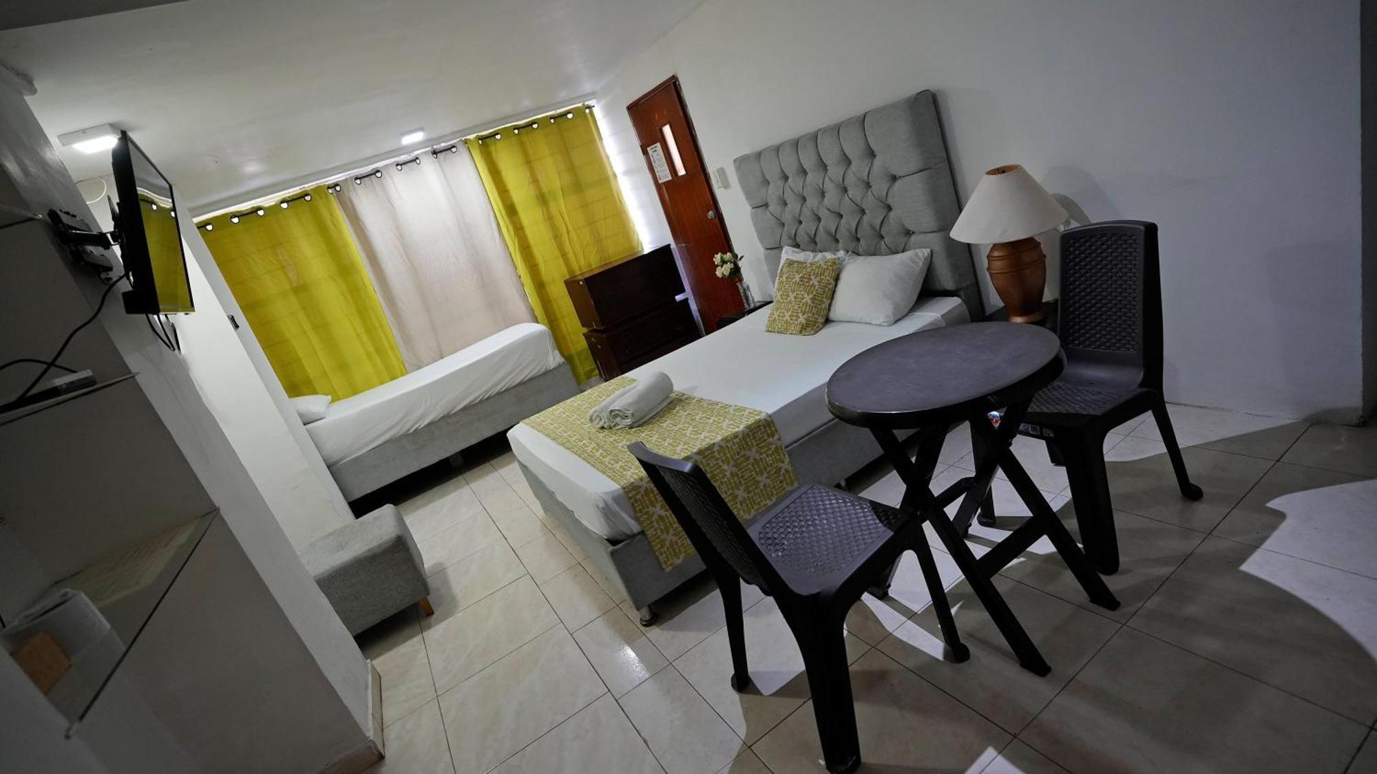 Estudio Con Entrada Independiente Laguito 1 *