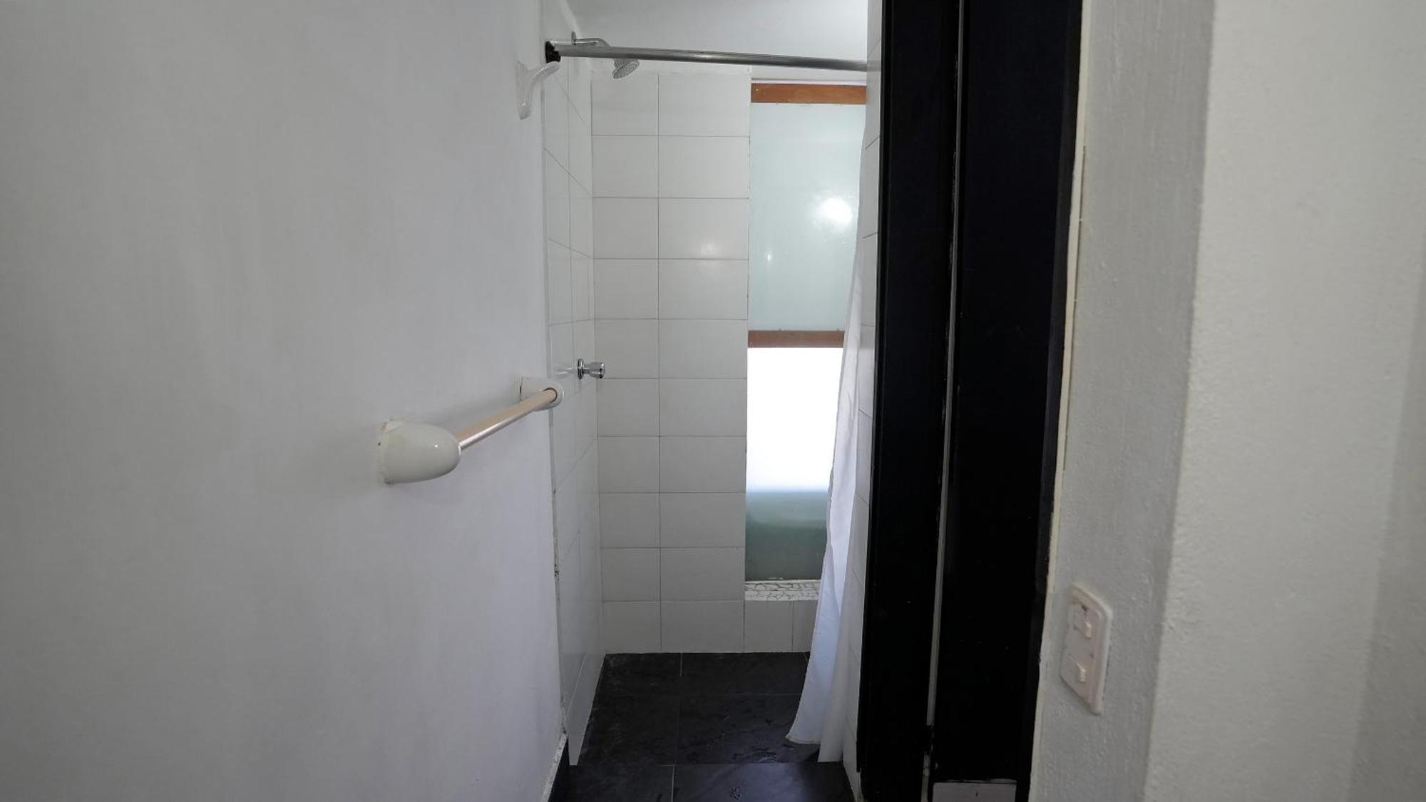 Estudio Con Entrada Independiente Laguito 1 *