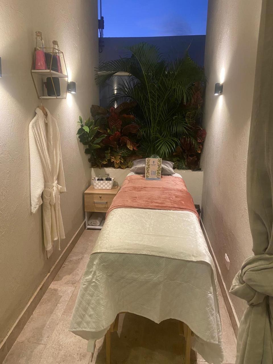 Dominique Cartagena, Beautiful 2 Bedroom * Cartagena