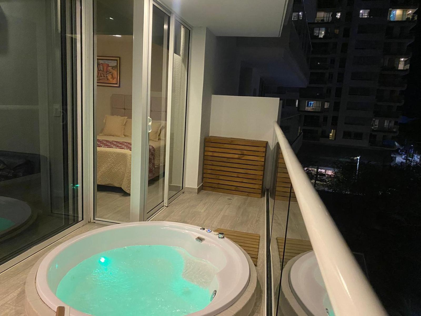 Dominique Cartagena, Beautiful 2 Bedroom * Cartagena