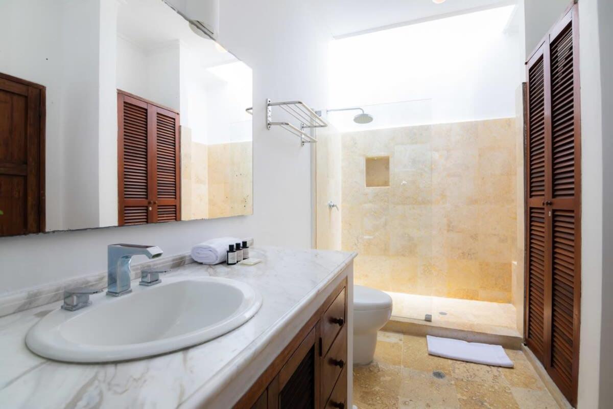Сasa de vacaciones Vibrant House 5br With Pool In Cartagena
