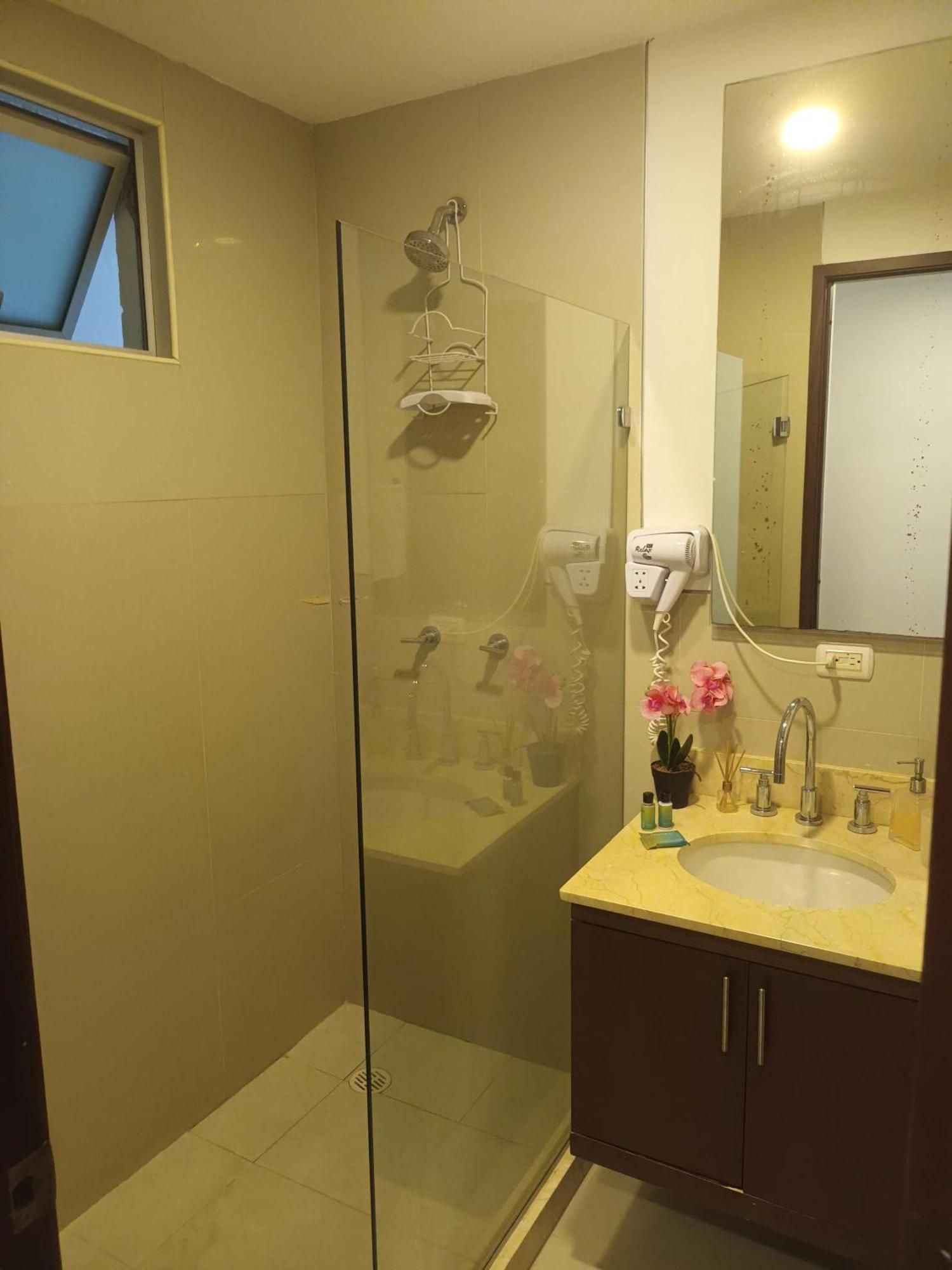 - 1400 Sq. Ft. * Cartagena