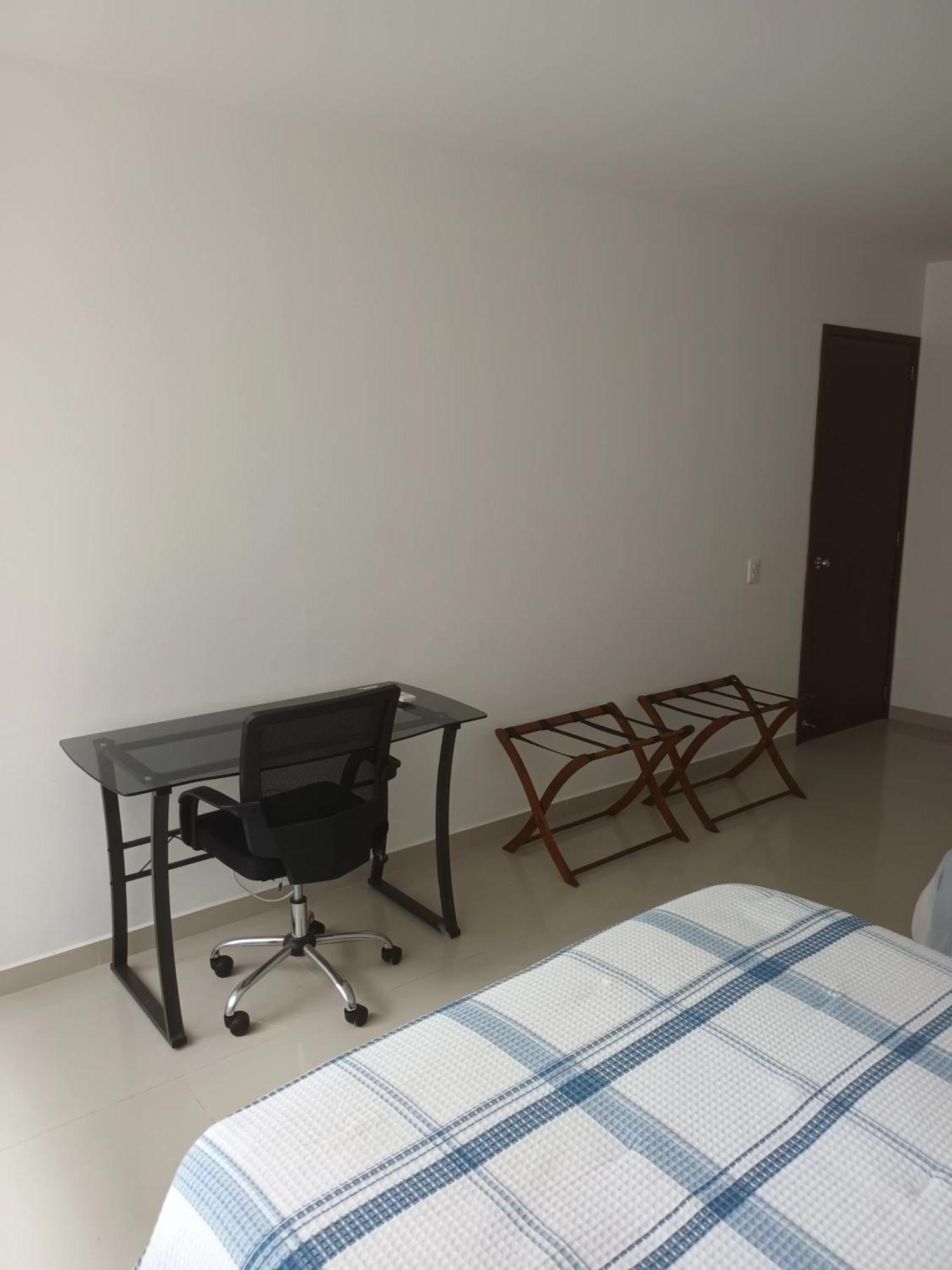- 1400 Sq. Ft.