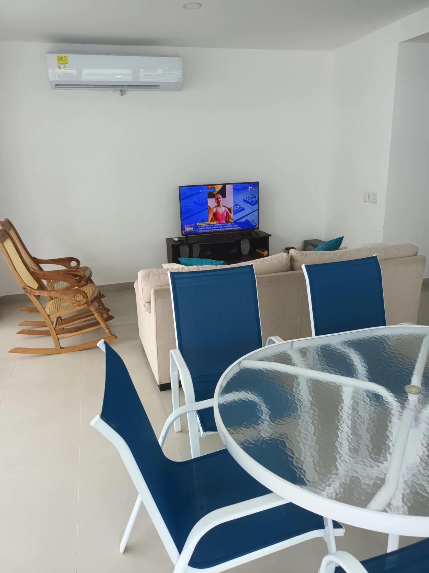 - 1400 Sq. Ft. * Cartagena