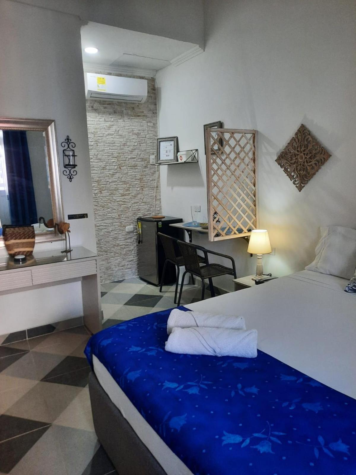 Gs 996 Habitación en casa particular Cartagena
