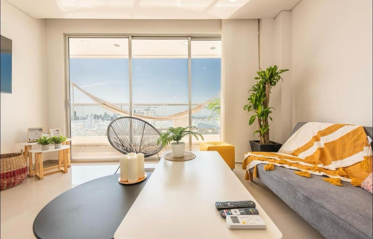 Apartamento Espectacular Apartamento Piso Alto Con Excelente Vista Al Mar Y A La Ciudad Amurallada *