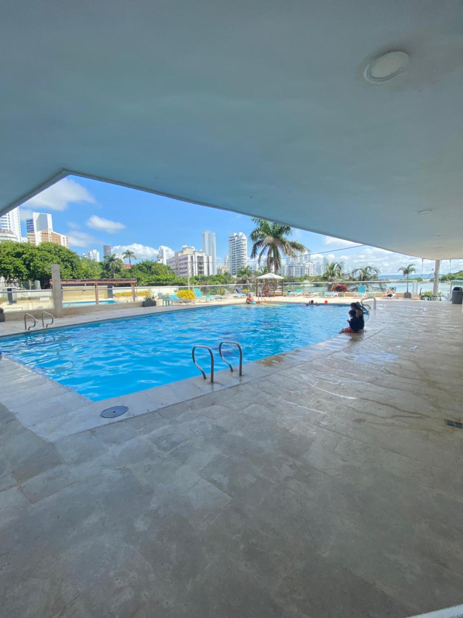 Apartamento Familiar Edificio Tres Carabelas * Cartagena