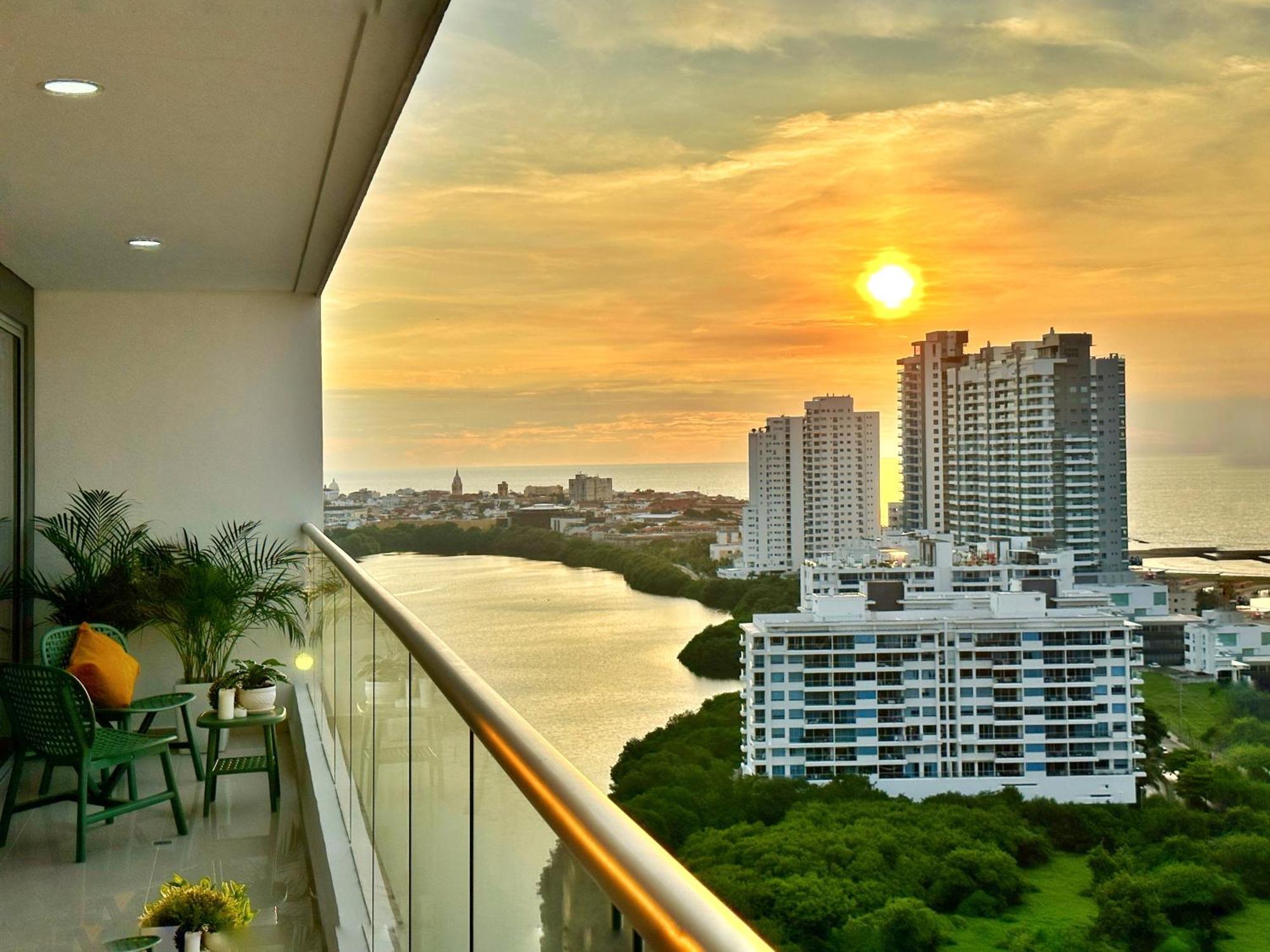 Espectacular Apartamento Piso Alto Con Excelente Vista Al Mar Y A La Ciudad Amurallada Apartamento