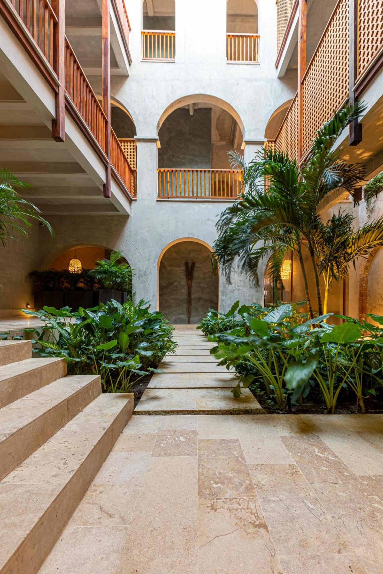 Cinco Boutique 5*