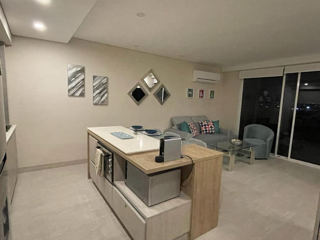 Apartamento Con Jacuzzi Privado, Vista Al Mar, Sector Exclusivo *