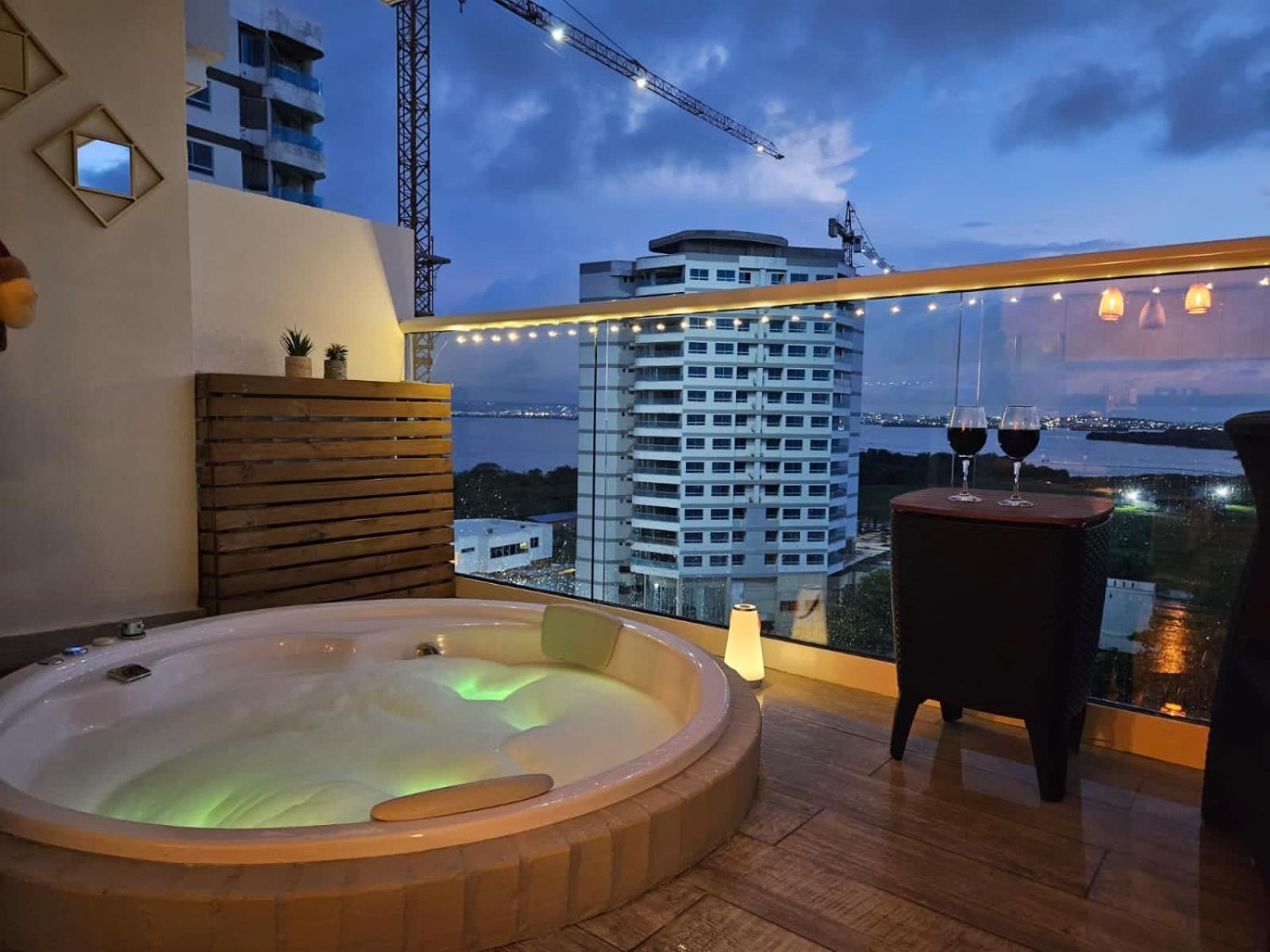 Apartamento Con Jacuzzi Privado, Vista Al Mar, Sector Exclusivo Apartamento