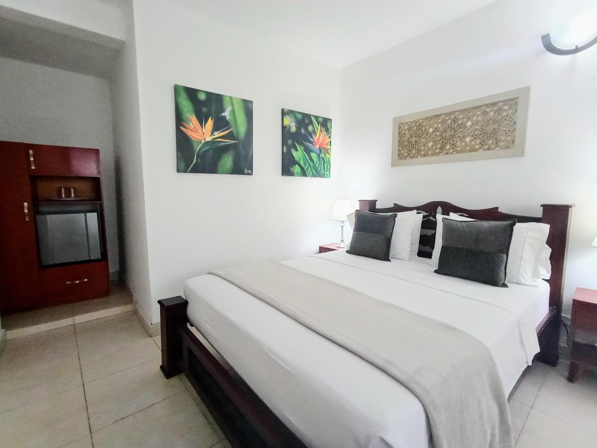 Hotel At The Park 3*