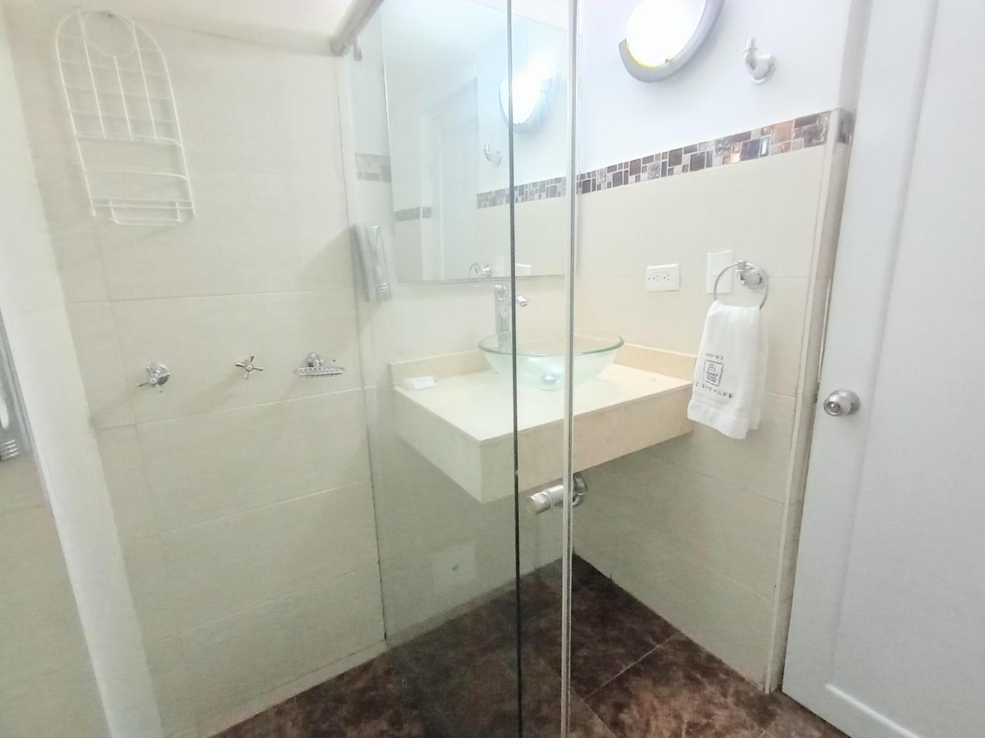 Hotel At The Park 3*