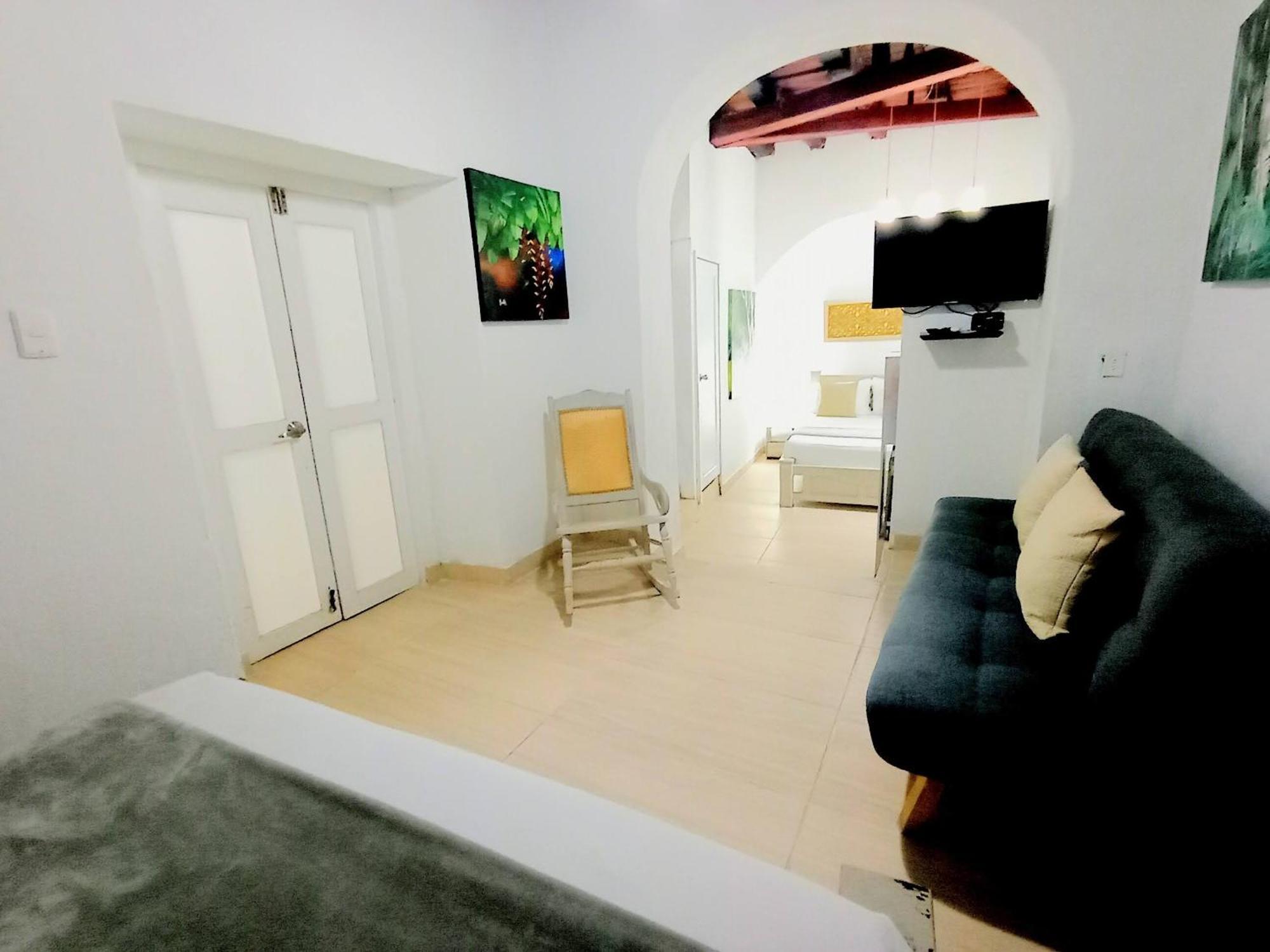 Hotel At The Park 3*