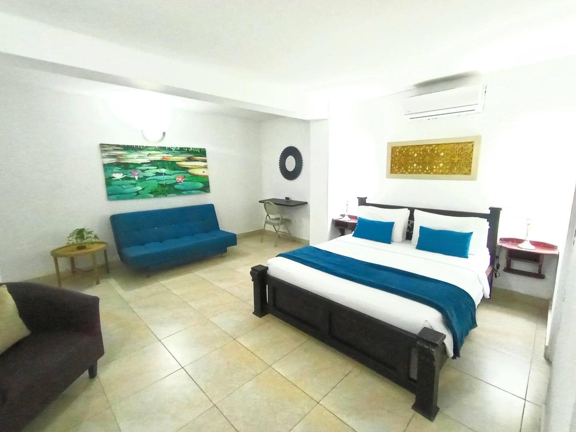 Hotel At The Park 3*