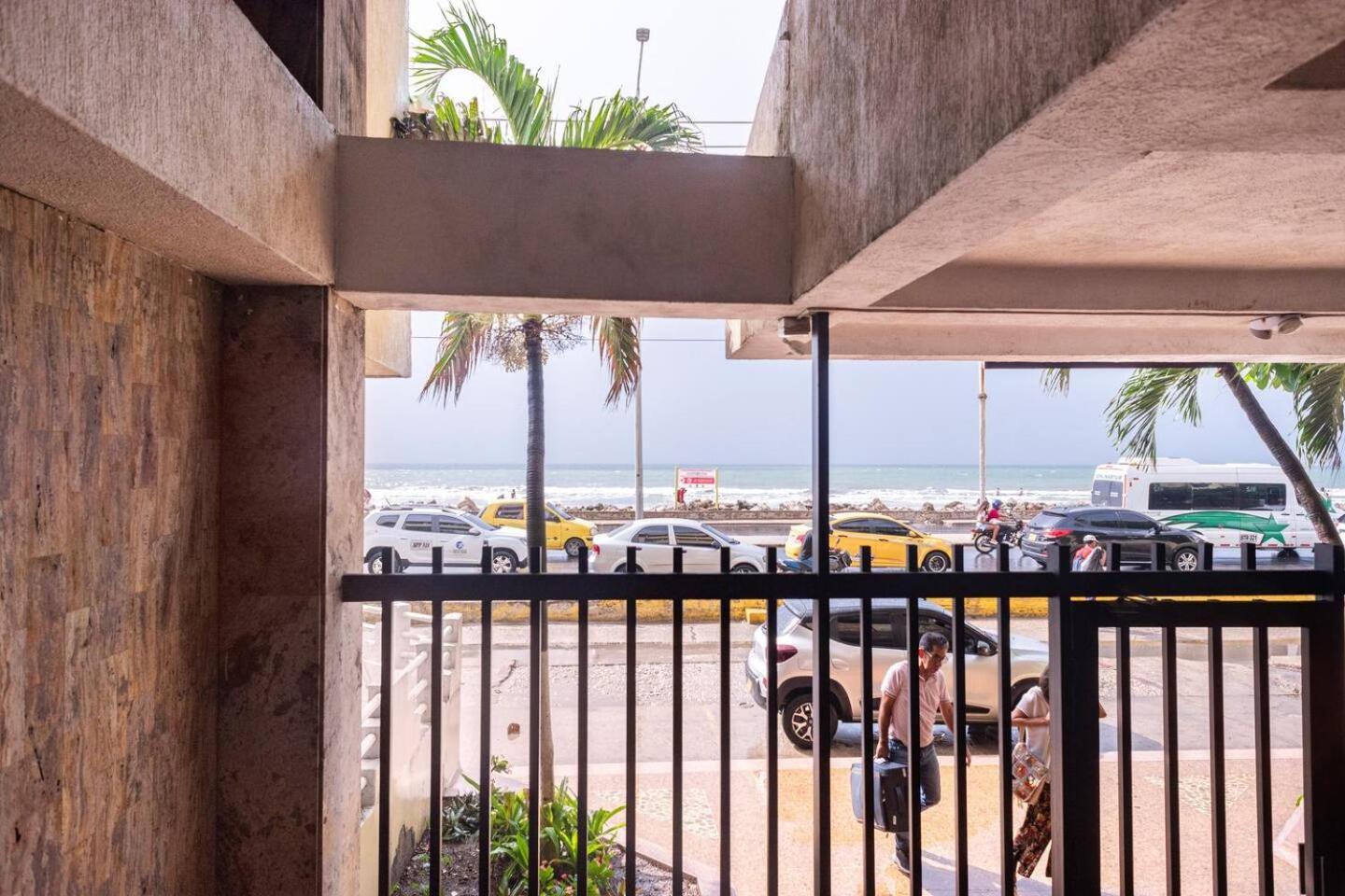 Frente Al Mar *