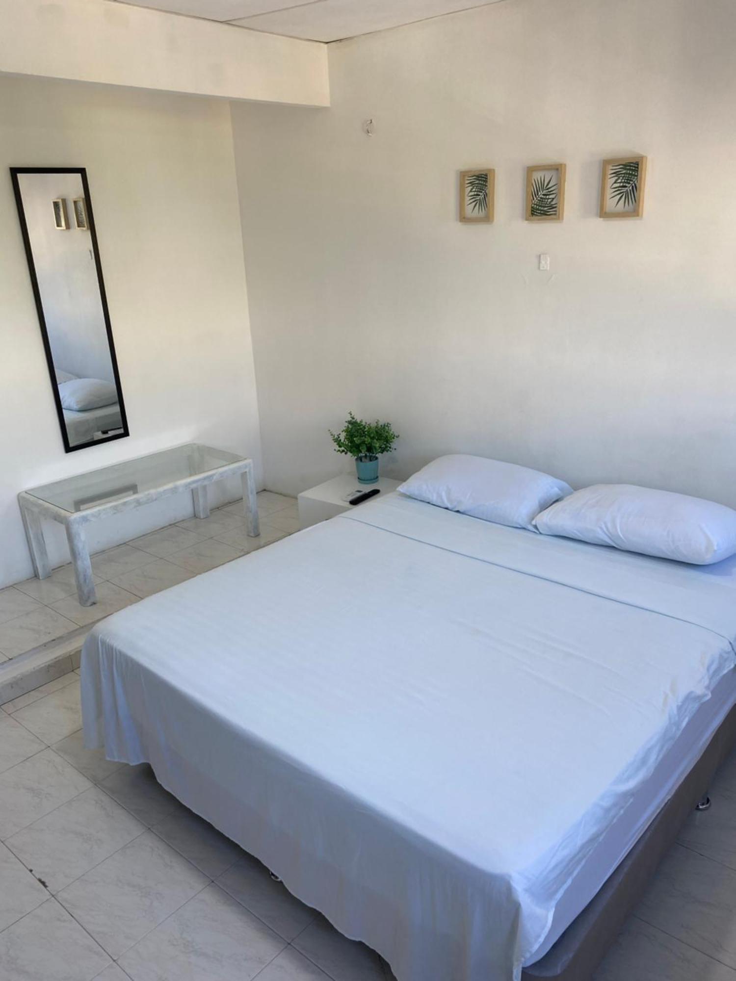 Guest house Independientes Cerca Al Aeropuerto 3 *