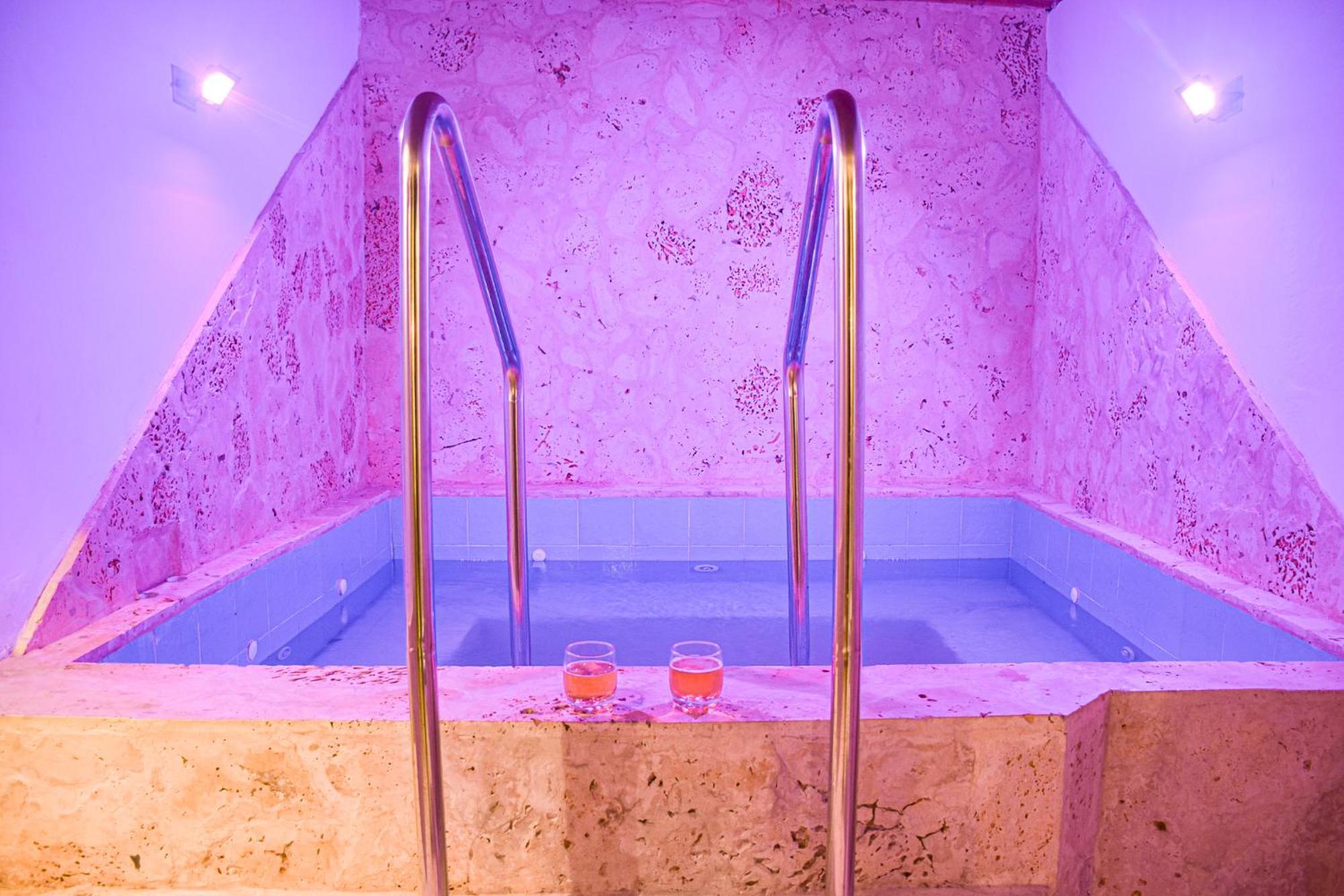 Casa Acogedora Con Piscina - House Rouse 14 *