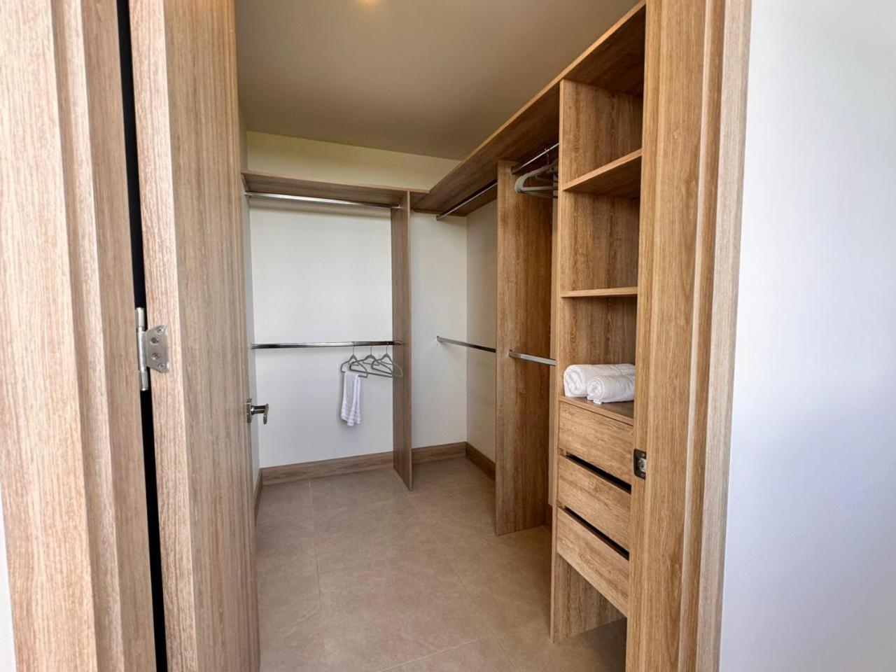 Apartamento Exclusivo Frente Al Mar, Playa Privada, Piscinas Cartagena