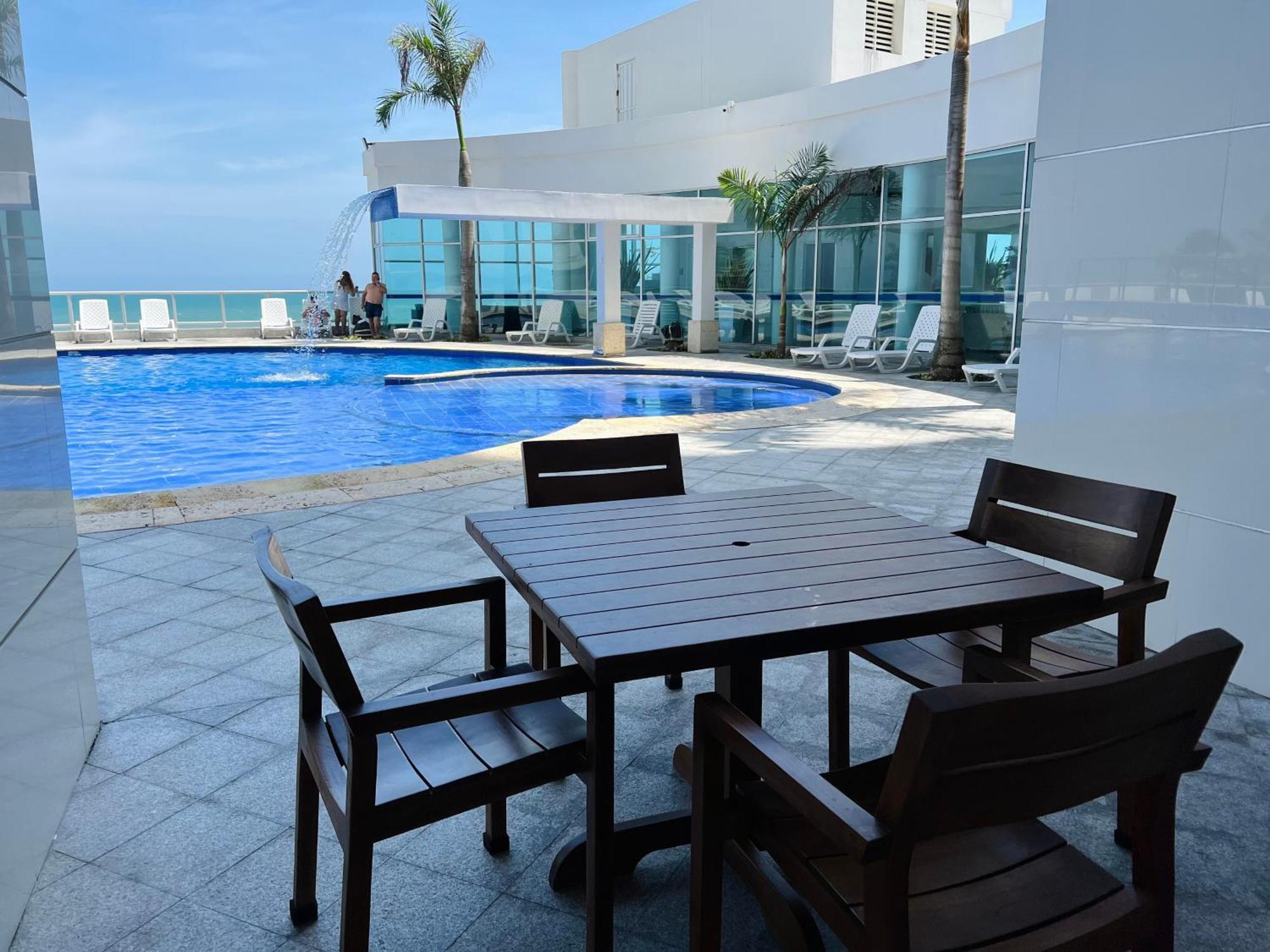 Espectacular Bocagrande, Frente Al Mar, Con Piscina Apartamento