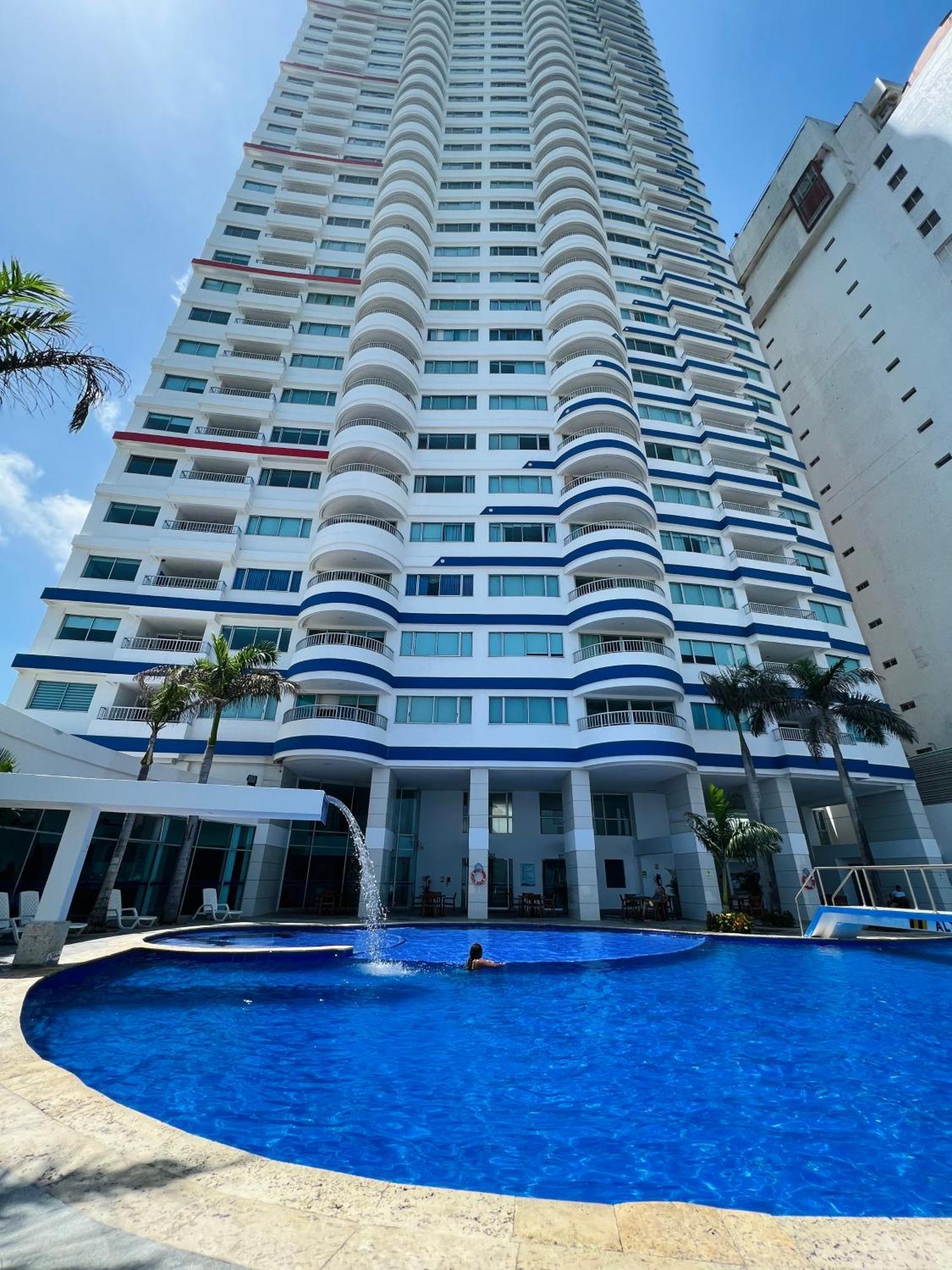 Espectacular Bocagrande, Frente Al Mar, Con Piscina Apartamento