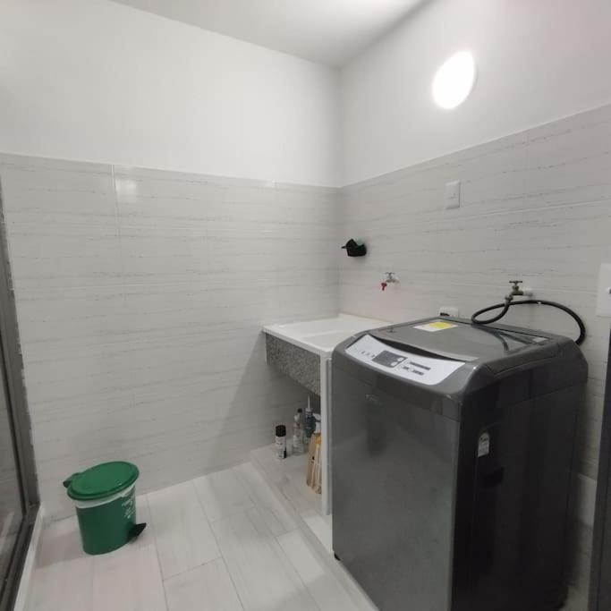 En Cerca Al Aeropuerto Y Playa Apartamento