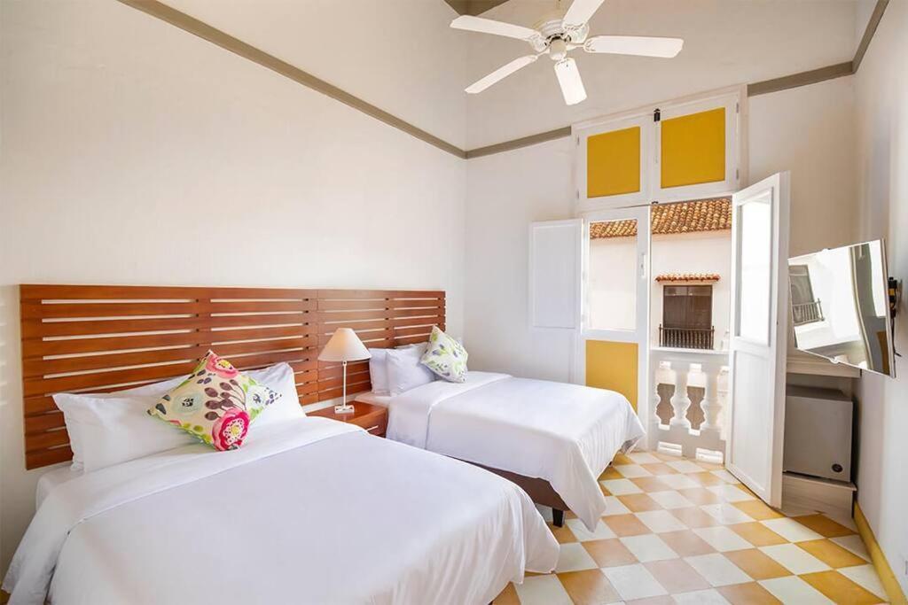 Casa En La Mejor Plaza De La Ciudad Vieja Apartamento