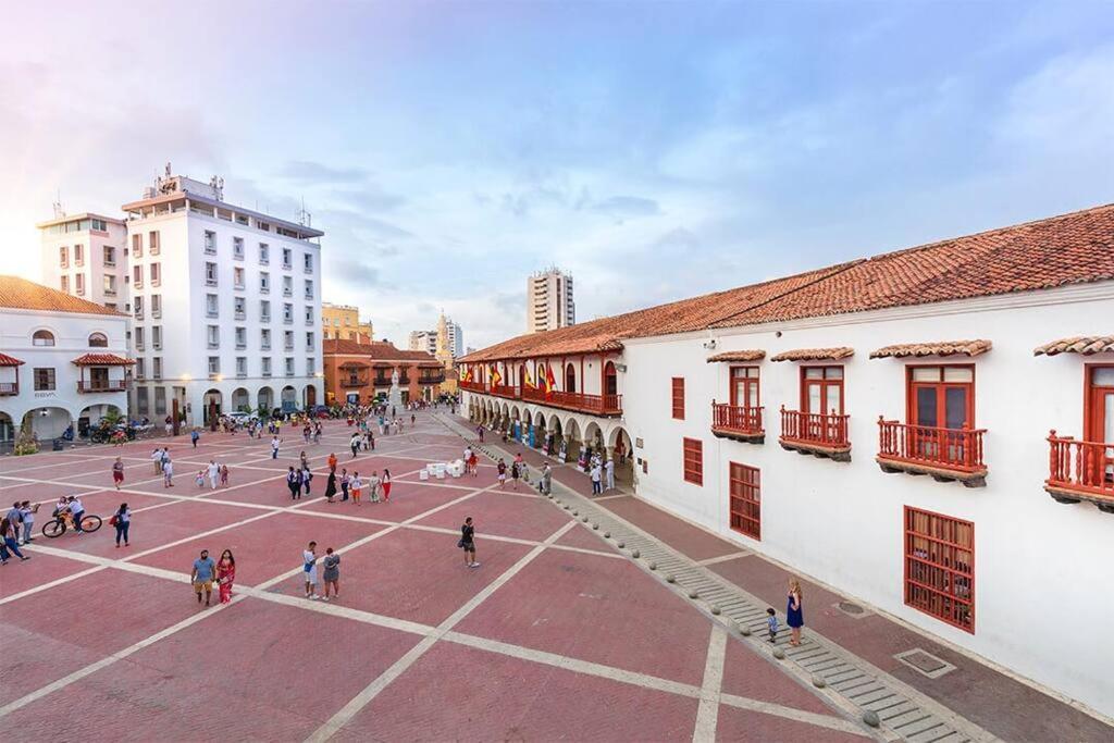 Casa En La Mejor Plaza De La Ciudad Vieja Apartamento