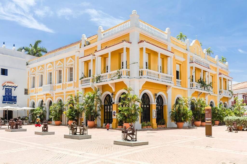 Casa En La Mejor Plaza De La Ciudad Vieja Apartamento