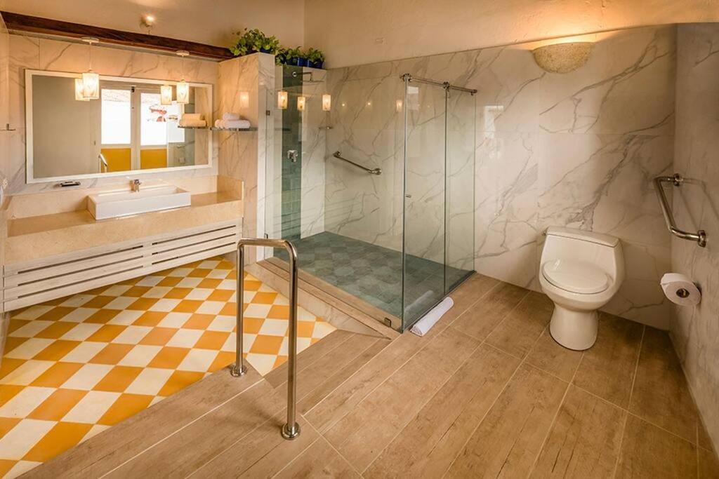 Casa En La Mejor Plaza De La Ciudad Vieja Cartagena