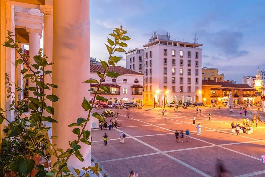 Casa En La Mejor Plaza De La Ciudad Vieja Apartamento *