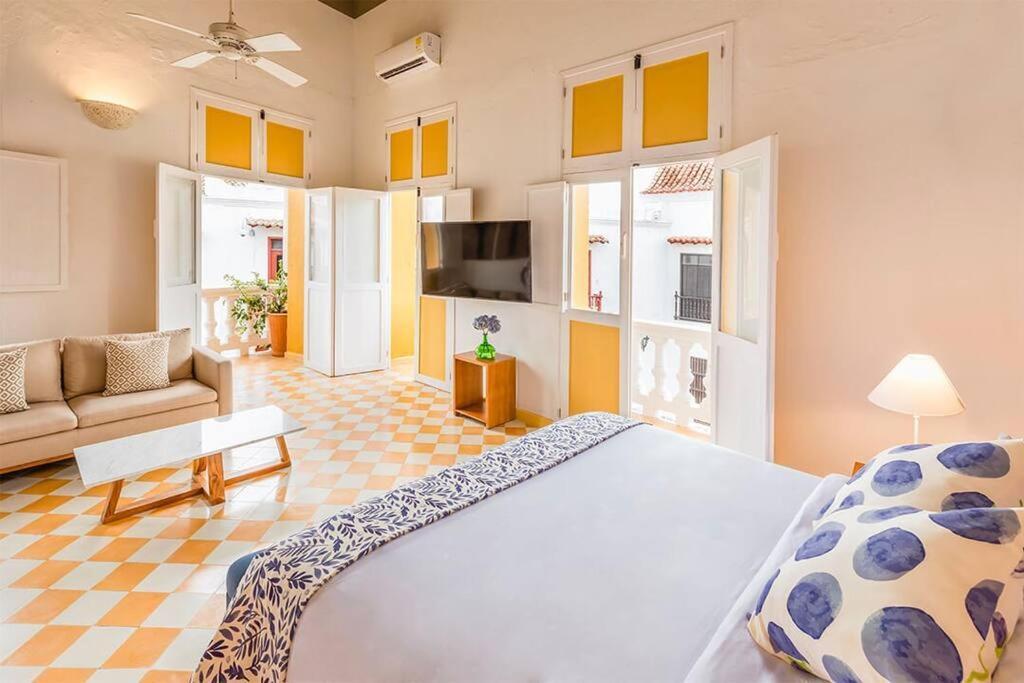 Casa En La Mejor Plaza De La Ciudad Vieja Apartamento