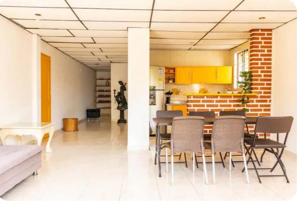 Familiar A Pocos Pasos De La Hermosa Bahia De Manga Apartamento *