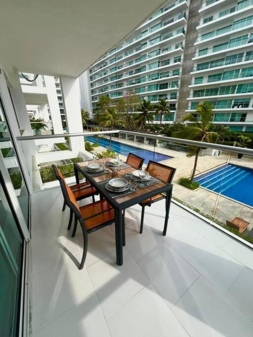 Beachfront Luxury Apartamento