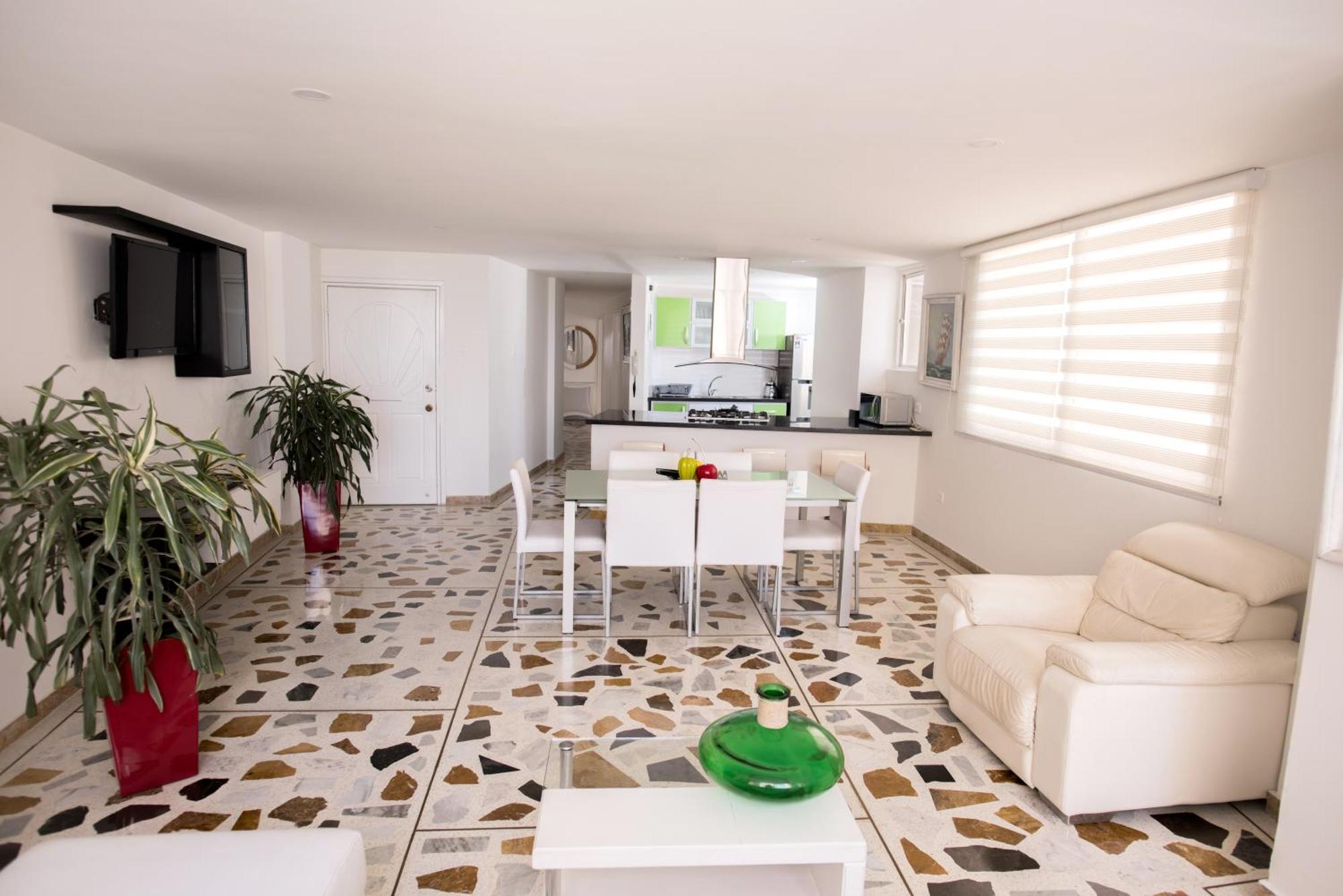 Excelentes Frente Al Mar Apartamento