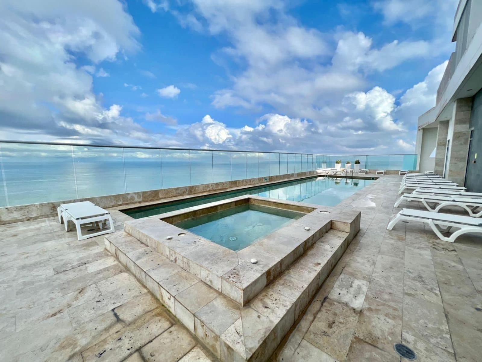 Apartamento Frente Al Mar. El Laguito Cartagena