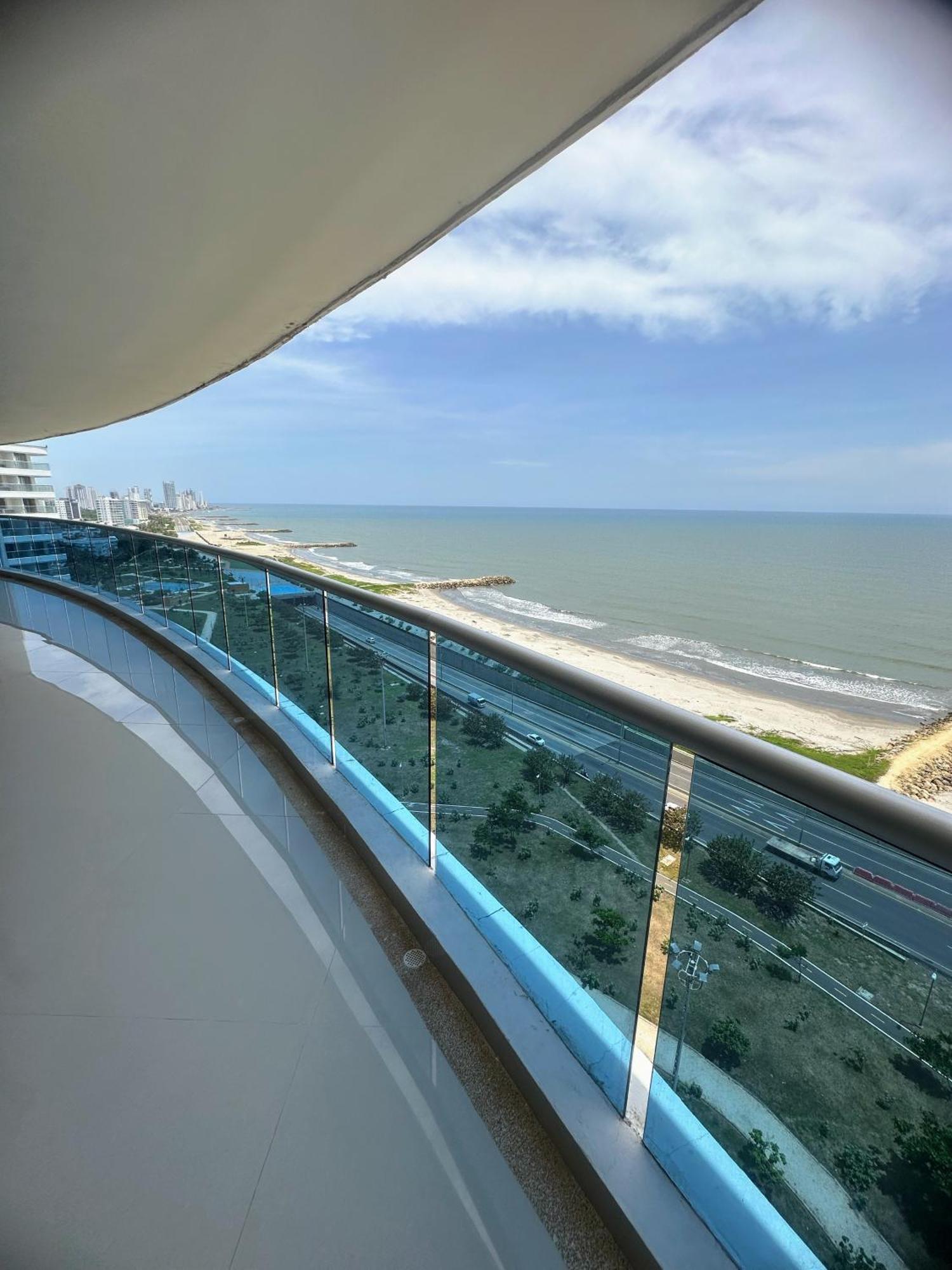 Amplia Casa Con Piscina A 40 Mts De Playa En Castillo Grande *