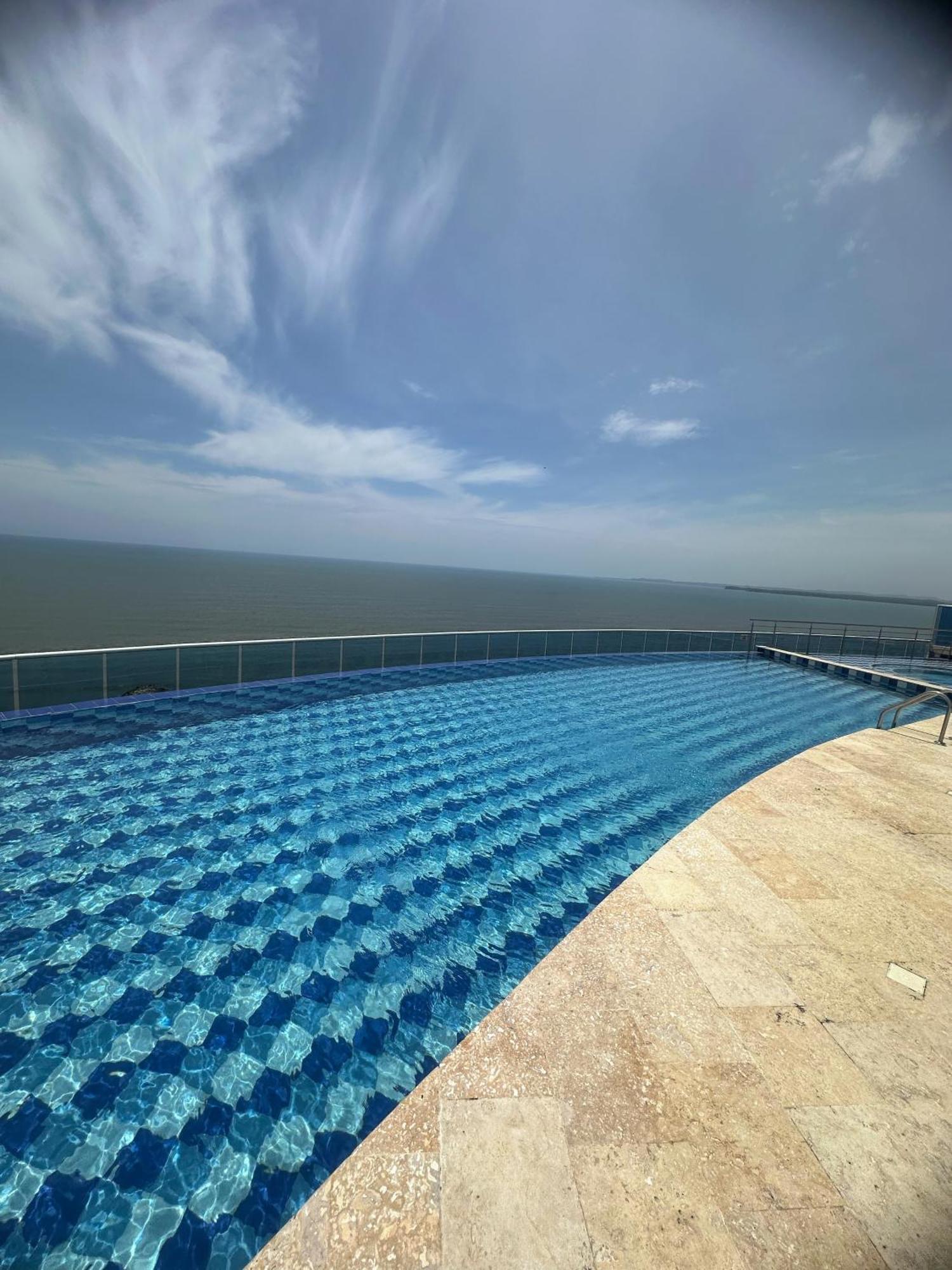 Amplia Casa Con Piscina A 40 Mts De Playa En Castillo Grande *