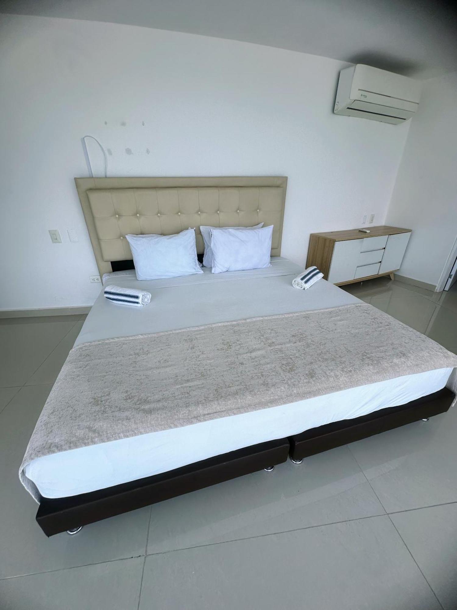 Сasa de vacaciones Amplia Casa Con Piscina A 40 Mts De Playa En Castillo Grande Cartagena