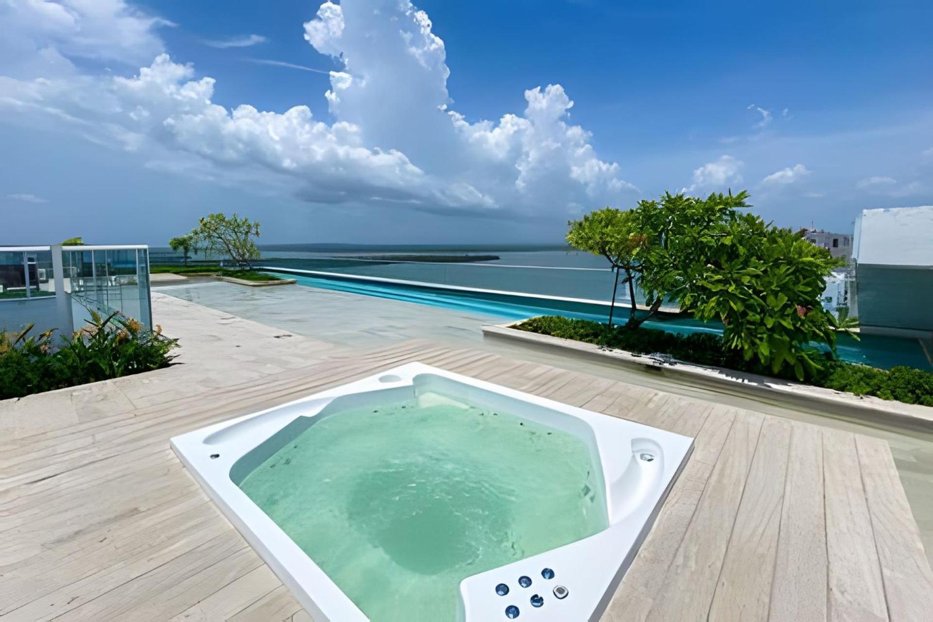 2 Jacuzzi Y Vista Mar. Frente A Playa * Cartagena