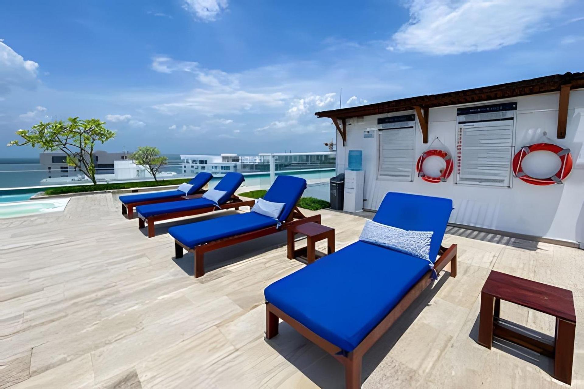 2 Jacuzzi Y Vista Mar. Frente A Playa *