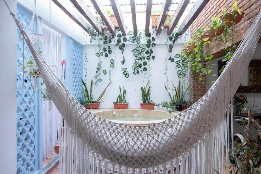 Charming Old Loft With Jacuzzi! Apartamento *