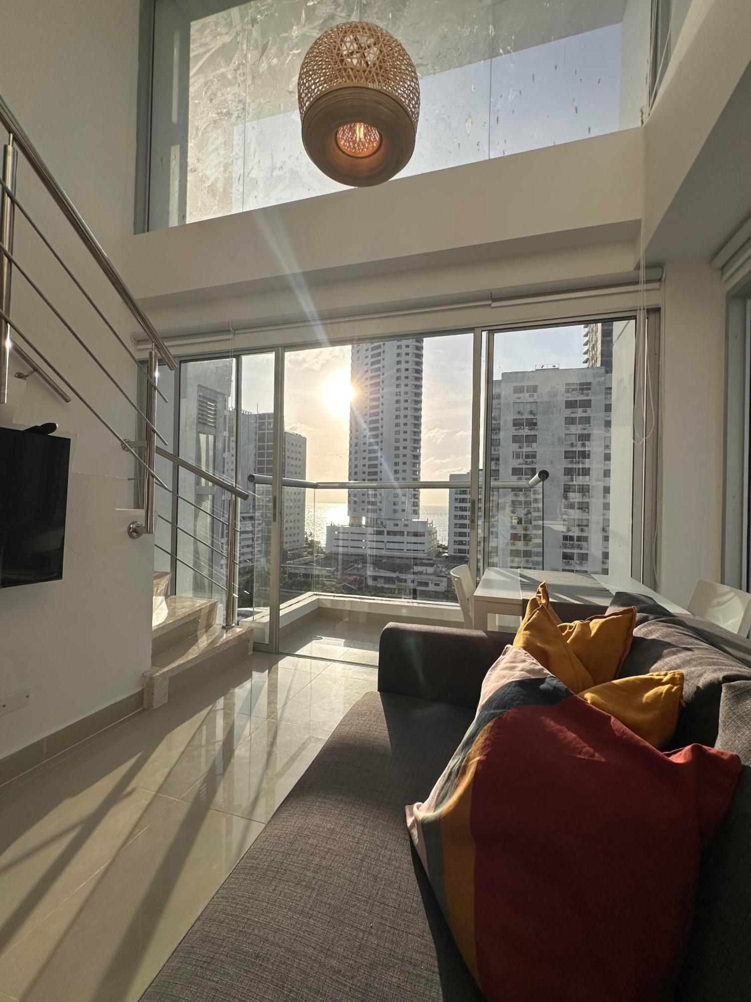 Luxury Duplex With Pool, Sunset Views, & Comfort *