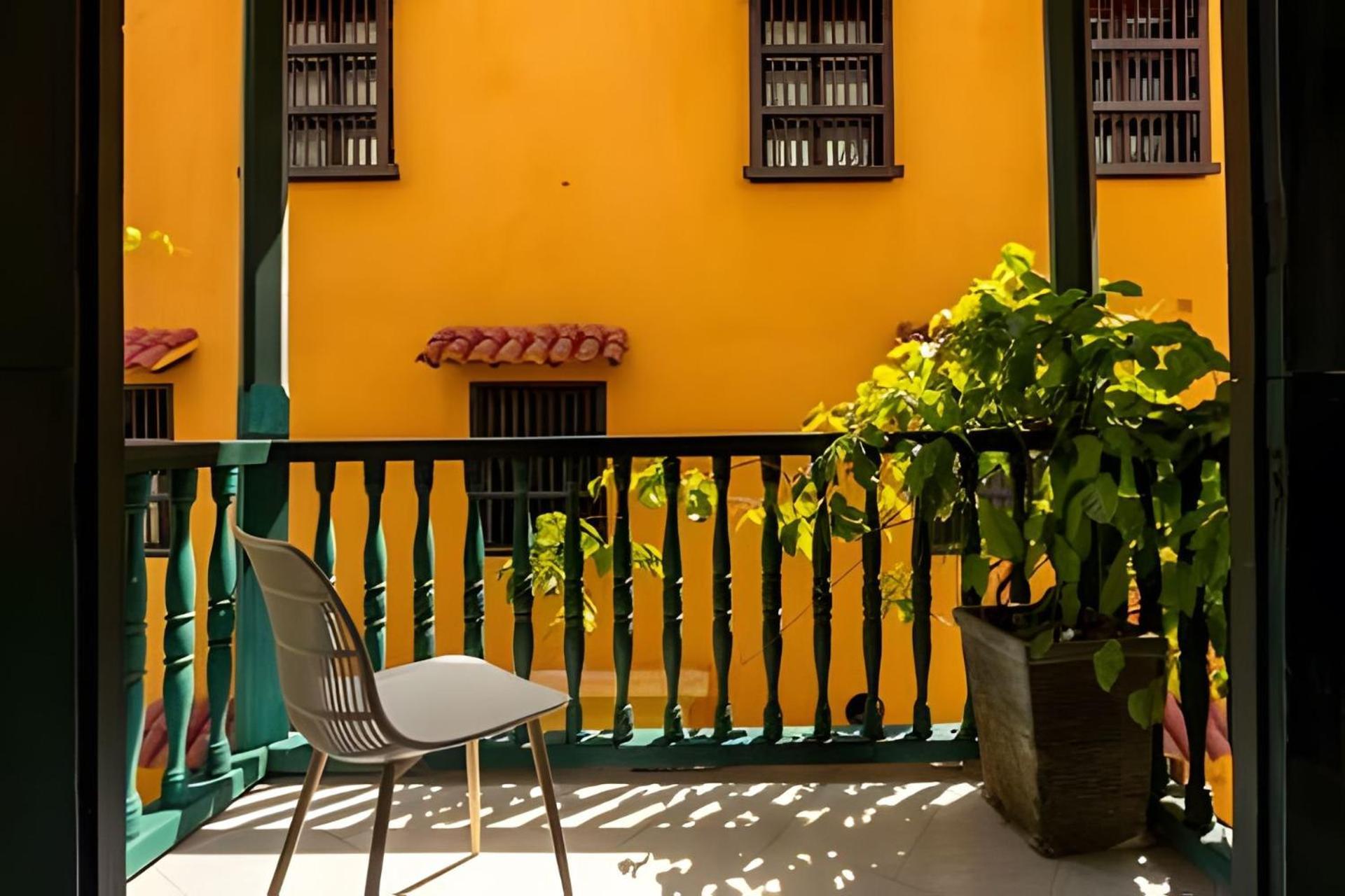 Laurdhomes Historic Center Plaza Santodomingo 3bth